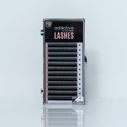 Κασετίνα με έτοιμα τουφάκια βλεφαρίδων 4D W-Shape Clover της Addictive Lashes για πλούσιο volume.