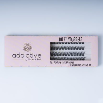 Συσκευασία DIY βλεφαρίδων Fluffy Mood της Addictive Lashes. Αυτοκόλλητα τουφάκια (self-adhesive clusters) με ανάλαφρη, fluffy υφή για άνετη εφαρμογή under lash.