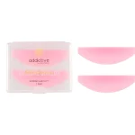 Συσκευασία που περιέχει ένα ζευγάρι ροζ σιλικονούχα ρολάκια (silicone shields) ειδικά σχεδιασμένα για την τεχνική Korean Lash Lift της Addictive Lashes. Διακρίνεται η θήκη αποθήκευσης και το ανατομικό σχήμα των pads.
