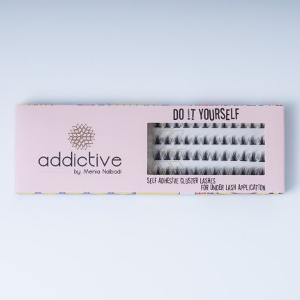 Συσκευασία DIY βλεφαρίδων Soft Whisper της Addictive Lashes. Αυτοκόλλητα τουφάκια (self-adhesive clusters) με πολύ λεπτές ίνες για φυσικό, clean girl αποτέλεσμα και εφαρμογή under lash.