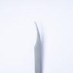 Επαγγελματική λαβίδα διαχωρισμού βλεφαρίδων TW-01 της Addictive Lashes, διαθέσιμη σε ίσια (straight) και καμπύλη (curved) εκδοχή, κατασκευασμένη από ιαπωνικό ατσάλι.