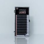 Κασετίνα με έτοιμα τουφάκια βλεφαρίδων W-Shape Double 3D της Addictive Lashes για πυκνό αποτέλεσμα.