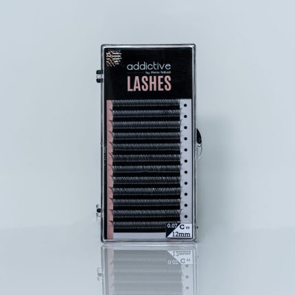 Κασετίνα με έτοιμα τουφάκια βλεφαρίδων YY Shape Double 2D της Addictive Lashes για textured volume.